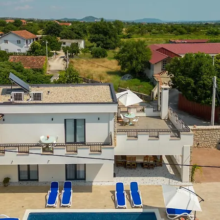 Casa de Férias Awesome In Rastane Gornje With Wifi *